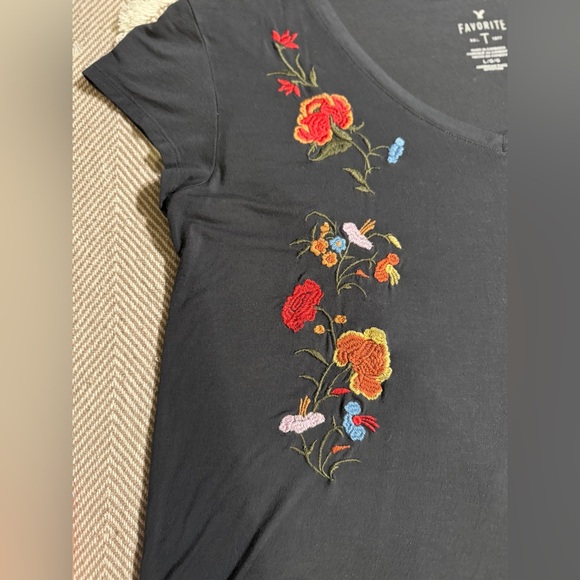 American Eagle Outfitters Dark Gray Floral Embroidered Tee - Picture 6 of 6